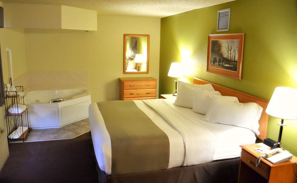 Fossil Creek Hotel & Suites Russell Exteriér fotografie