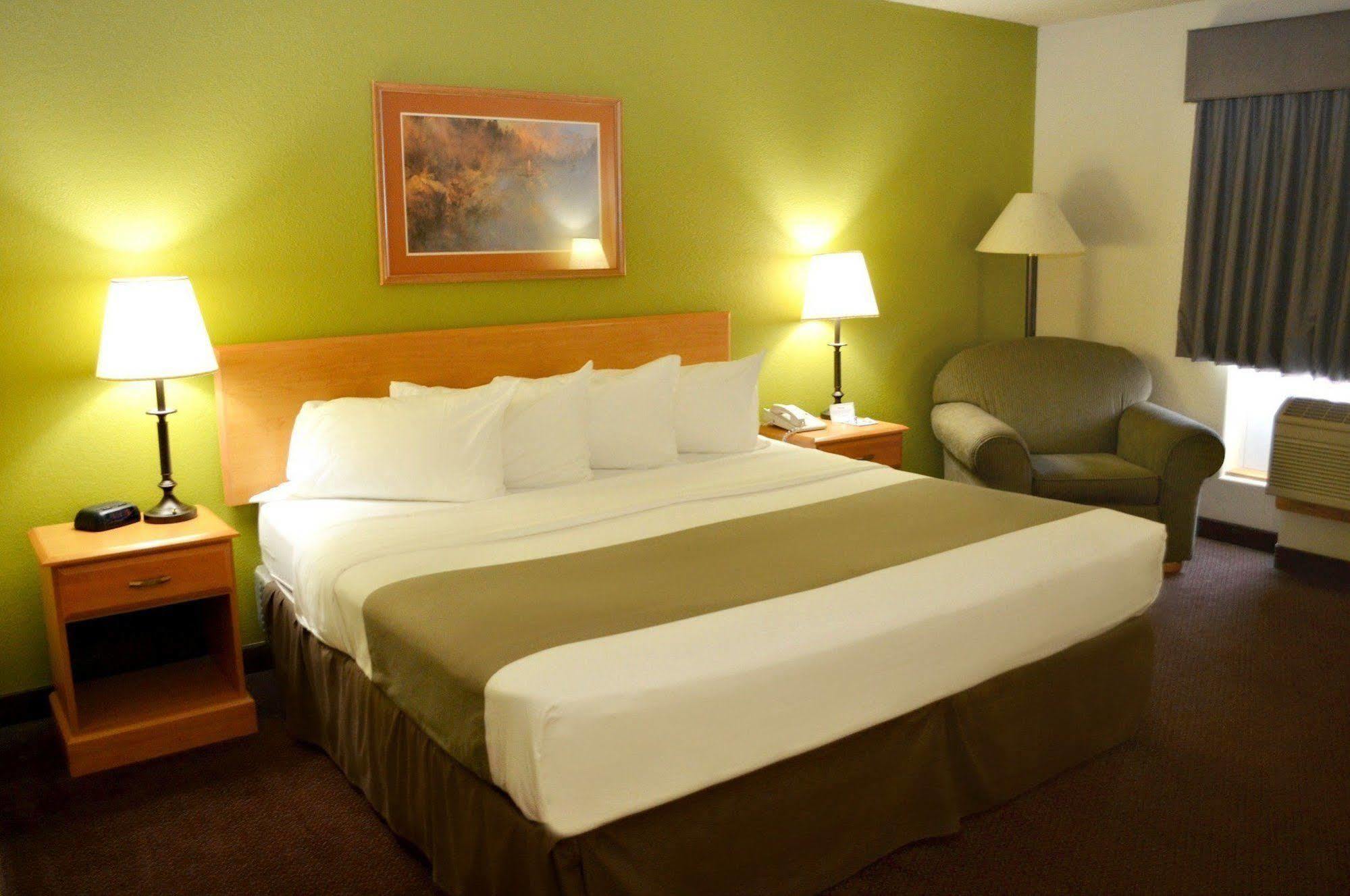 Fossil Creek Hotel & Suites Russell Exteriér fotografie