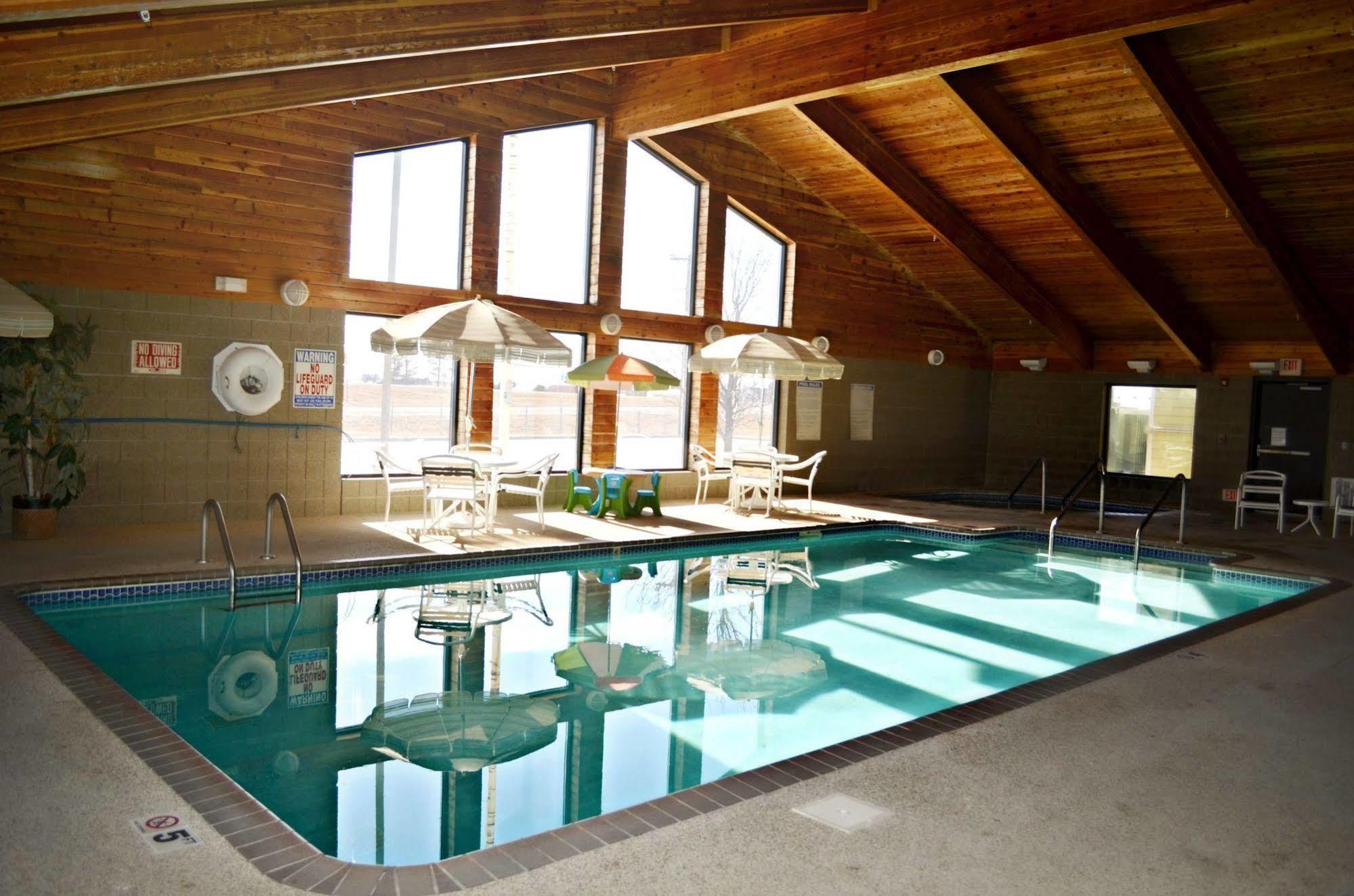 Fossil Creek Hotel & Suites Russell Exteriér fotografie