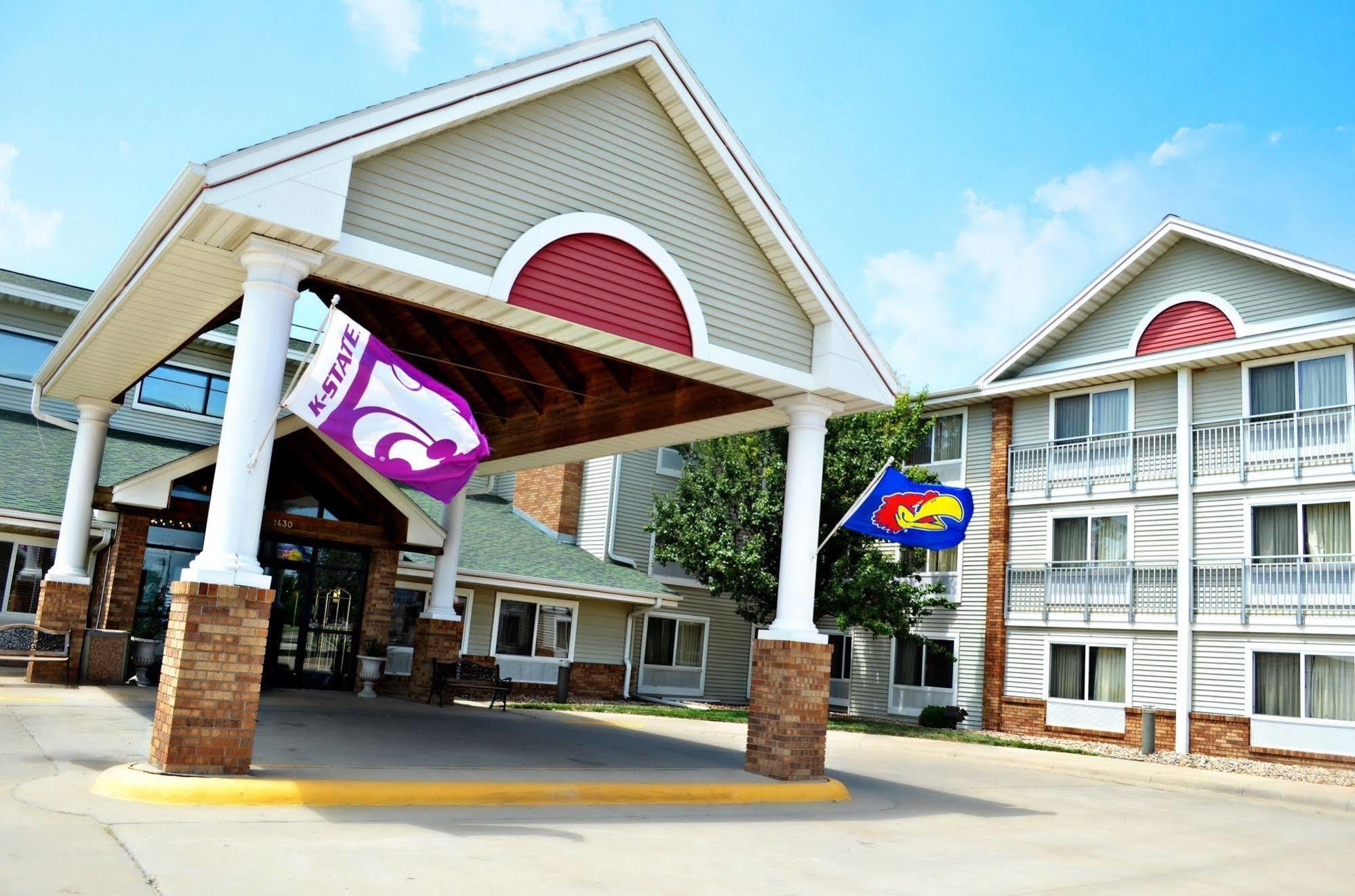 Fossil Creek Hotel & Suites Russell Exteriér fotografie