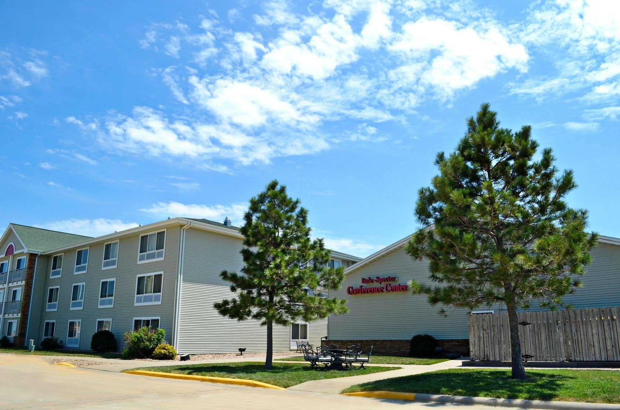 Fossil Creek Hotel & Suites Russell Exteriér fotografie